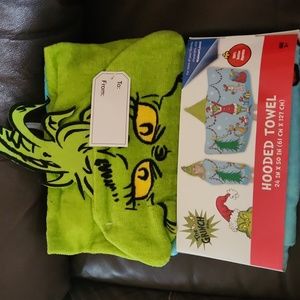 BNIP Kids Grinch hooded towel
